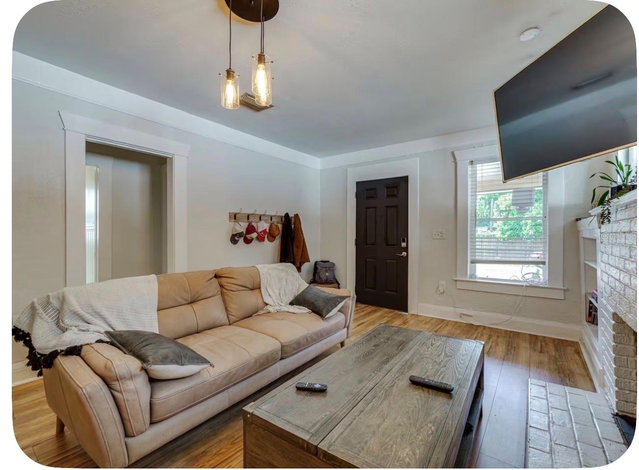 405 E ADALEE ST — photo 4