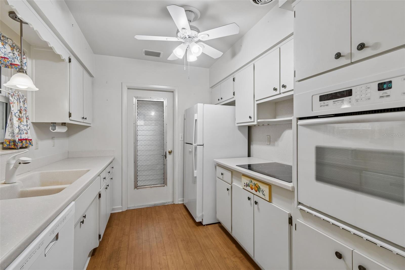 808 WOODLEY RD — photo 17