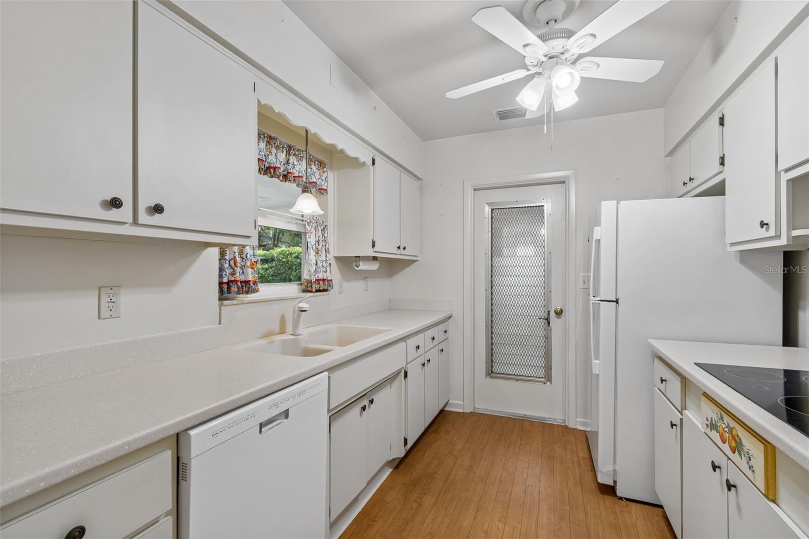 808 WOODLEY RD — photo 16
