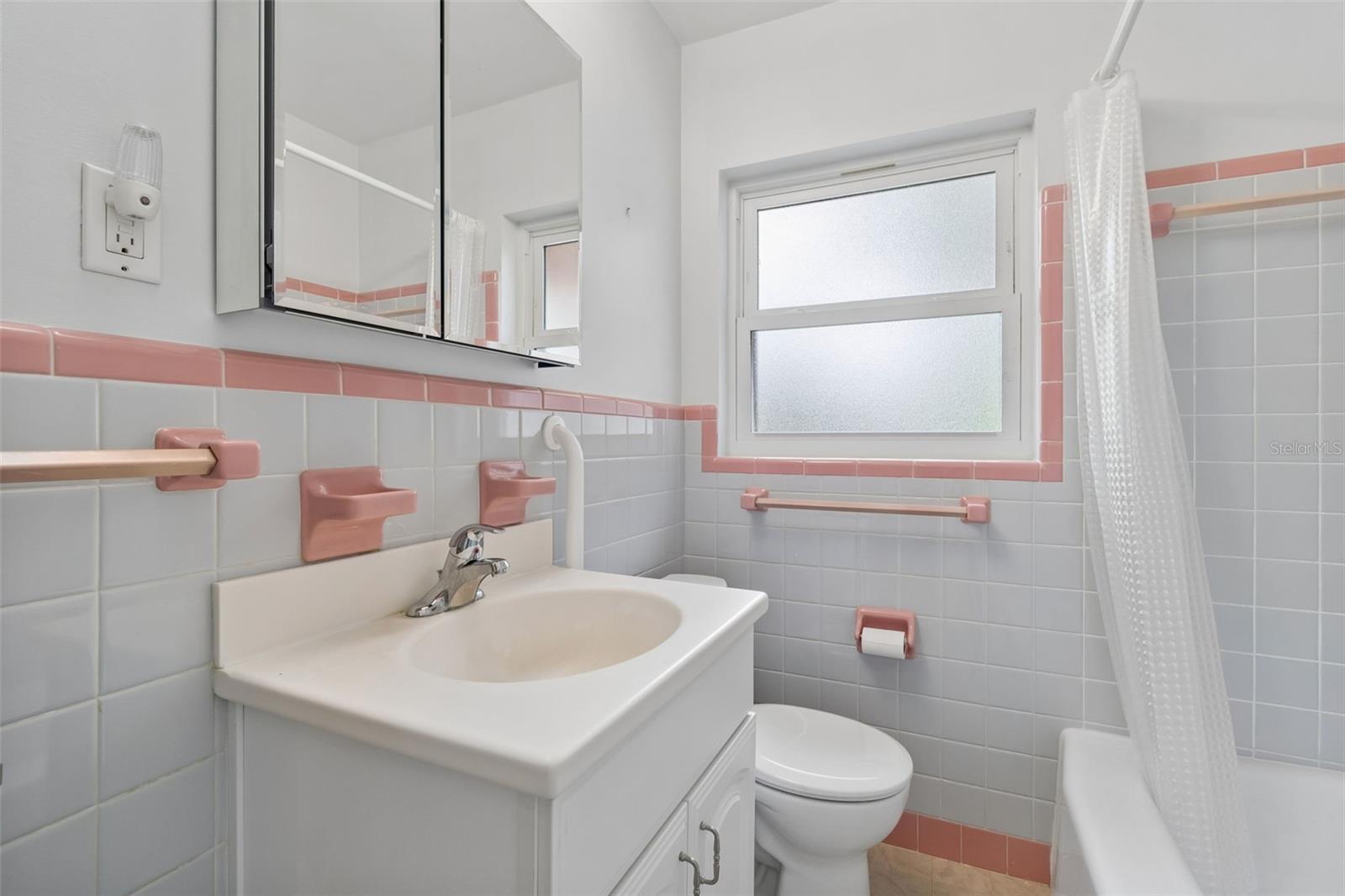 808 WOODLEY RD — photo 37