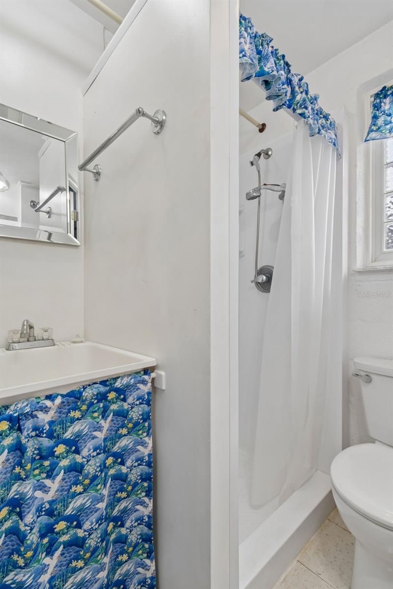 808 WOODLEY RD — photo 49