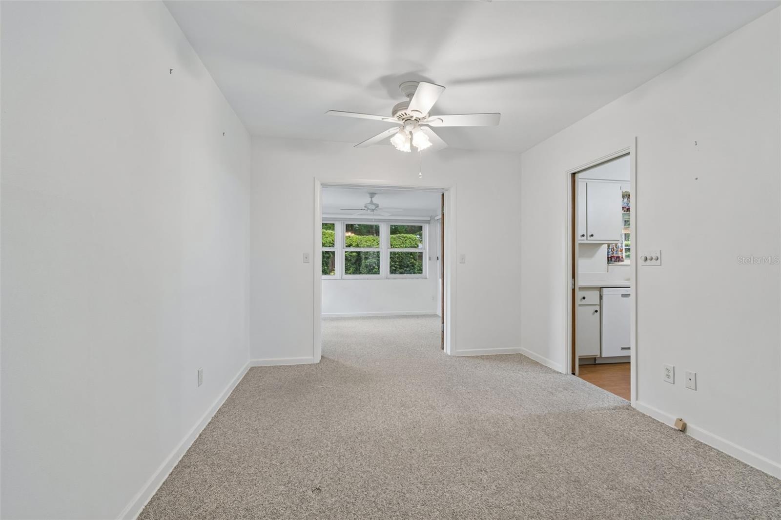 808 WOODLEY RD — photo 4