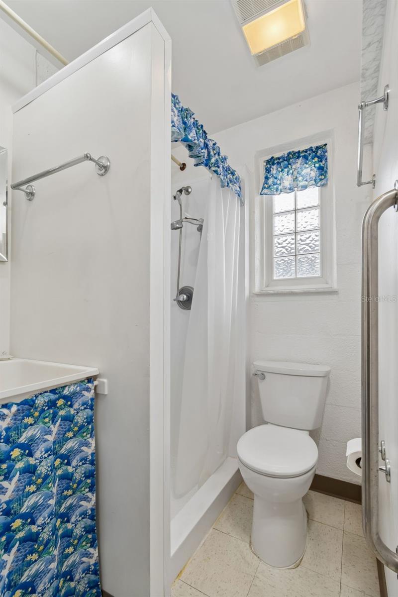 808 WOODLEY RD — photo 51