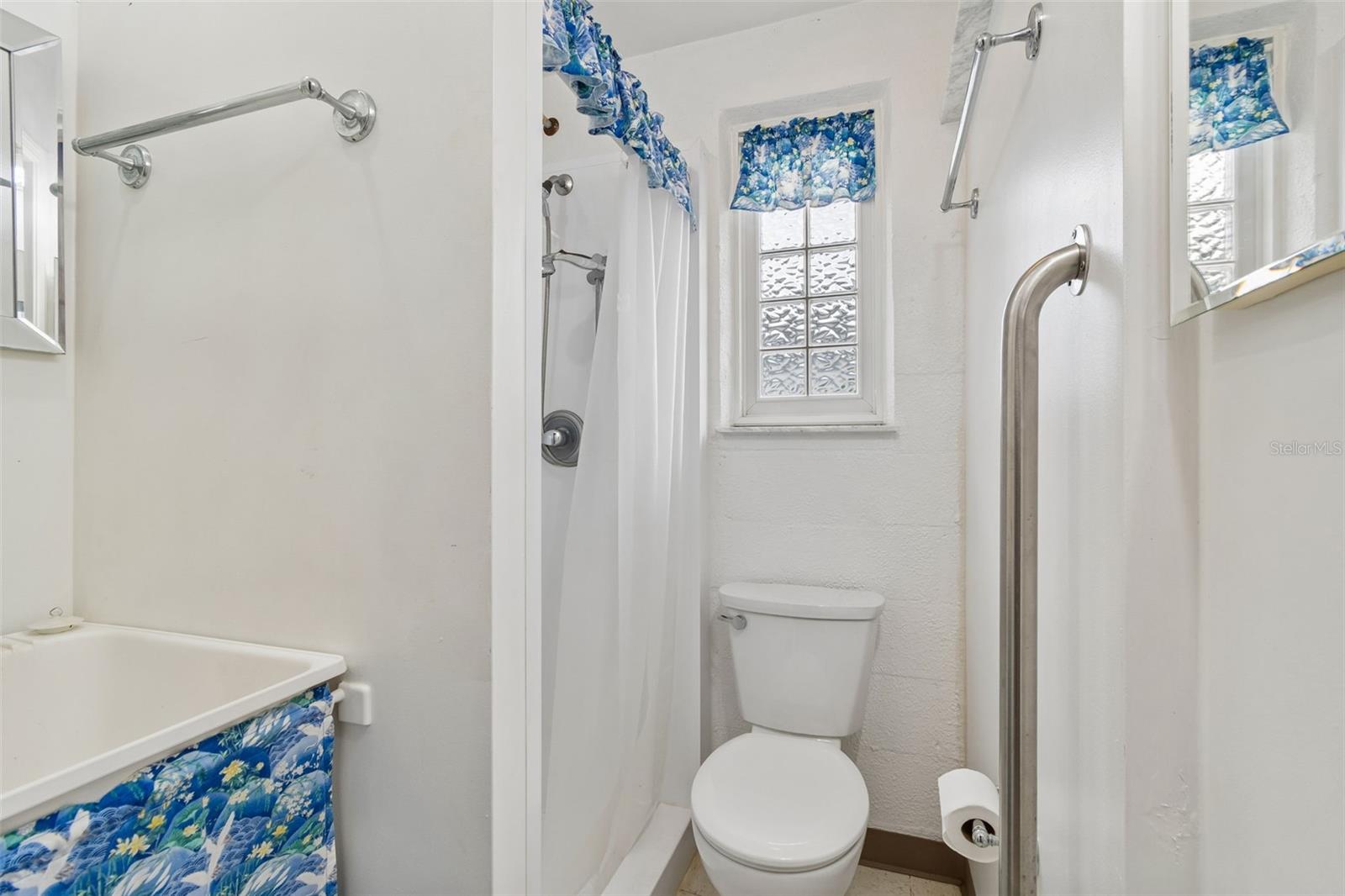 808 WOODLEY RD — photo 48