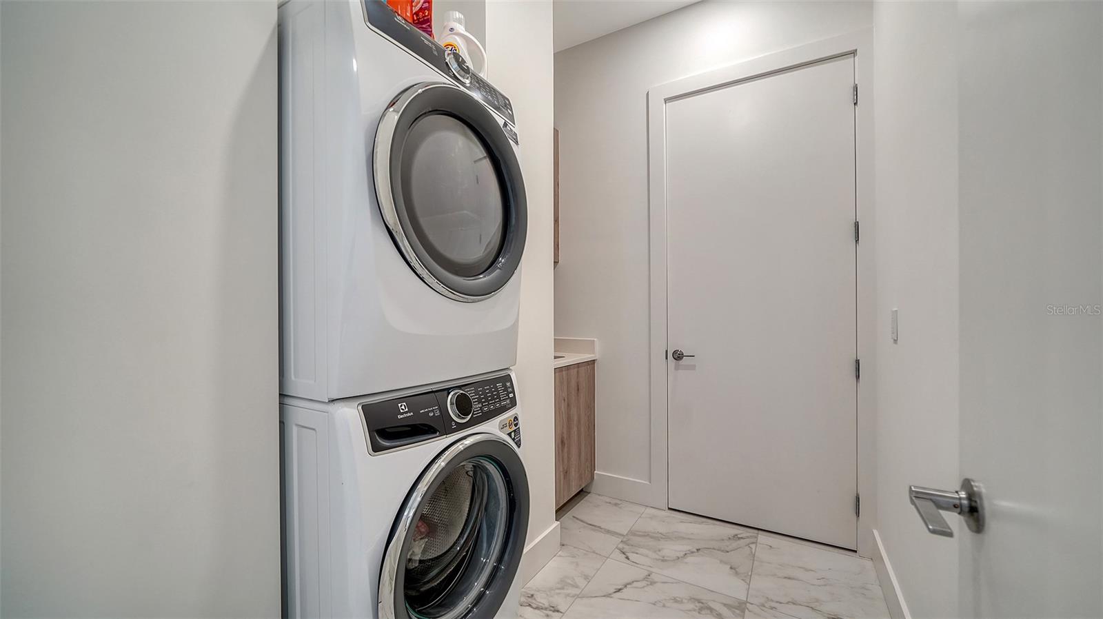 33 S PALM AVE #804 — photo 34