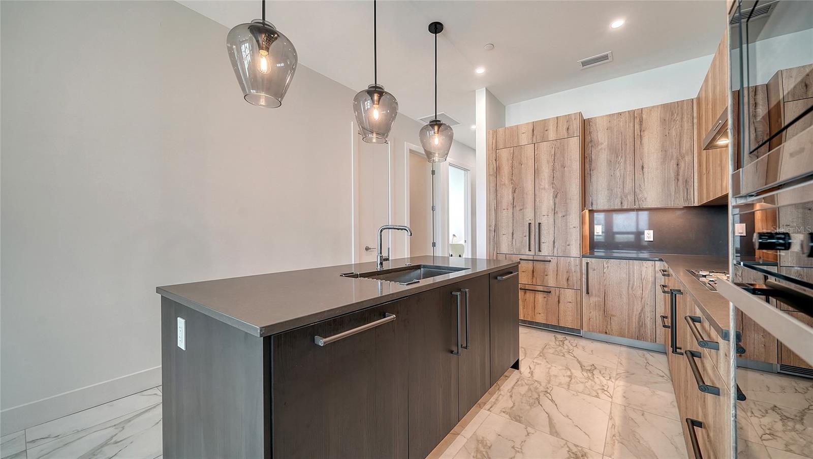 33 S PALM AVE #804 — photo 8