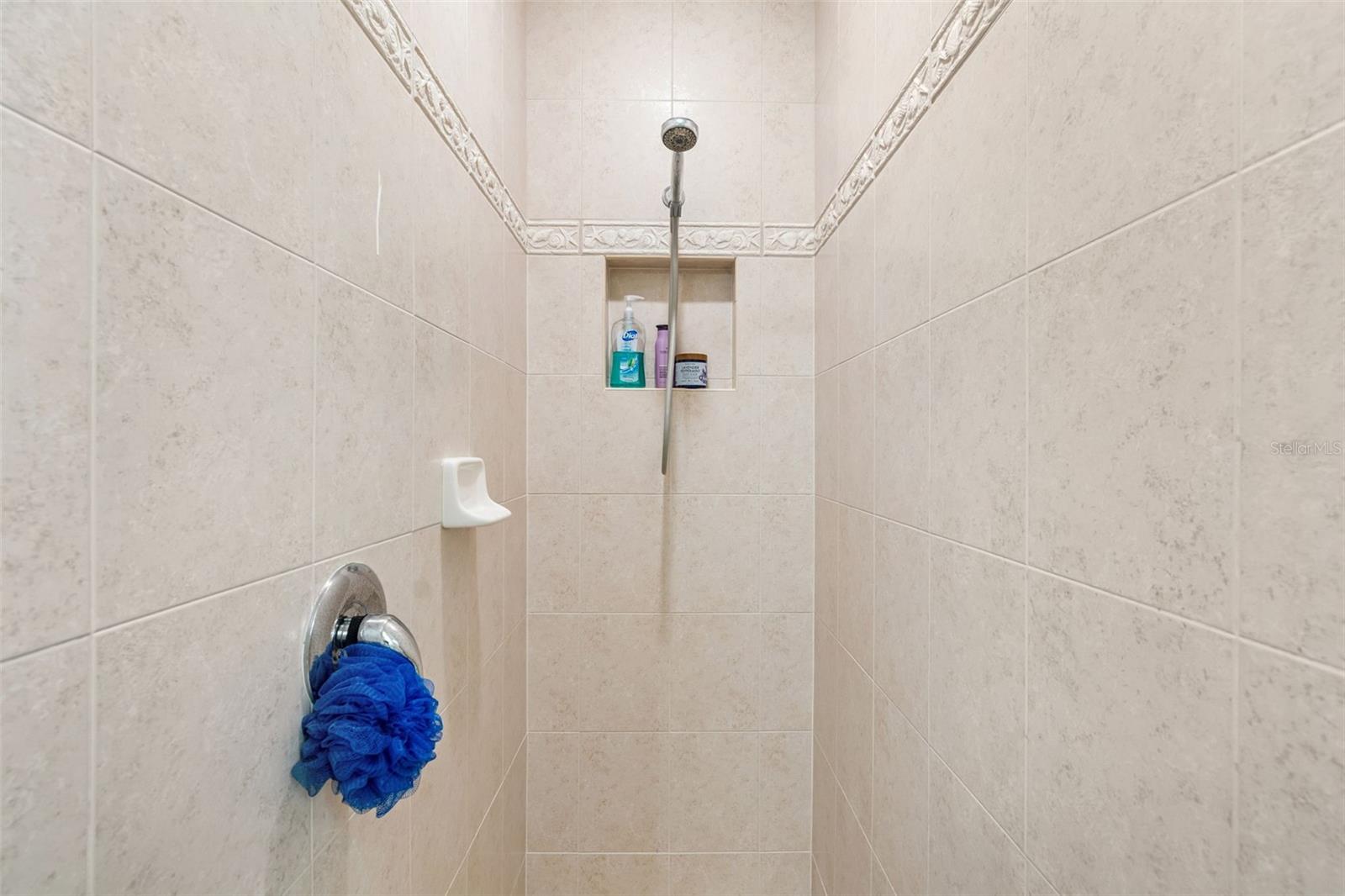 21105 LAKE VIENNA DR — photo 56