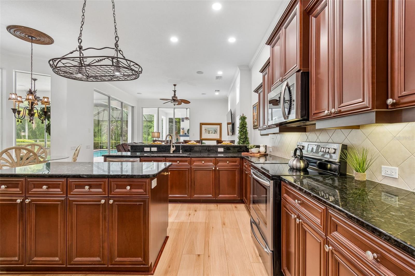 21105 LAKE VIENNA DR — photo 19