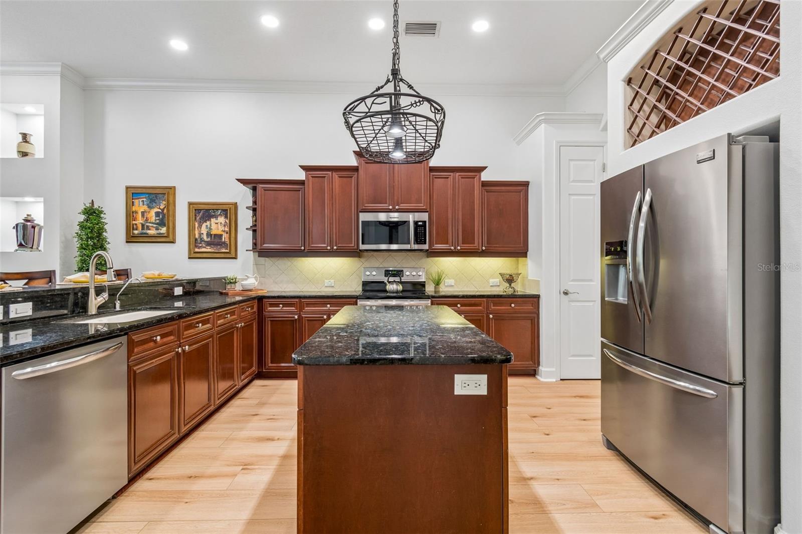 21105 LAKE VIENNA DR — photo 24
