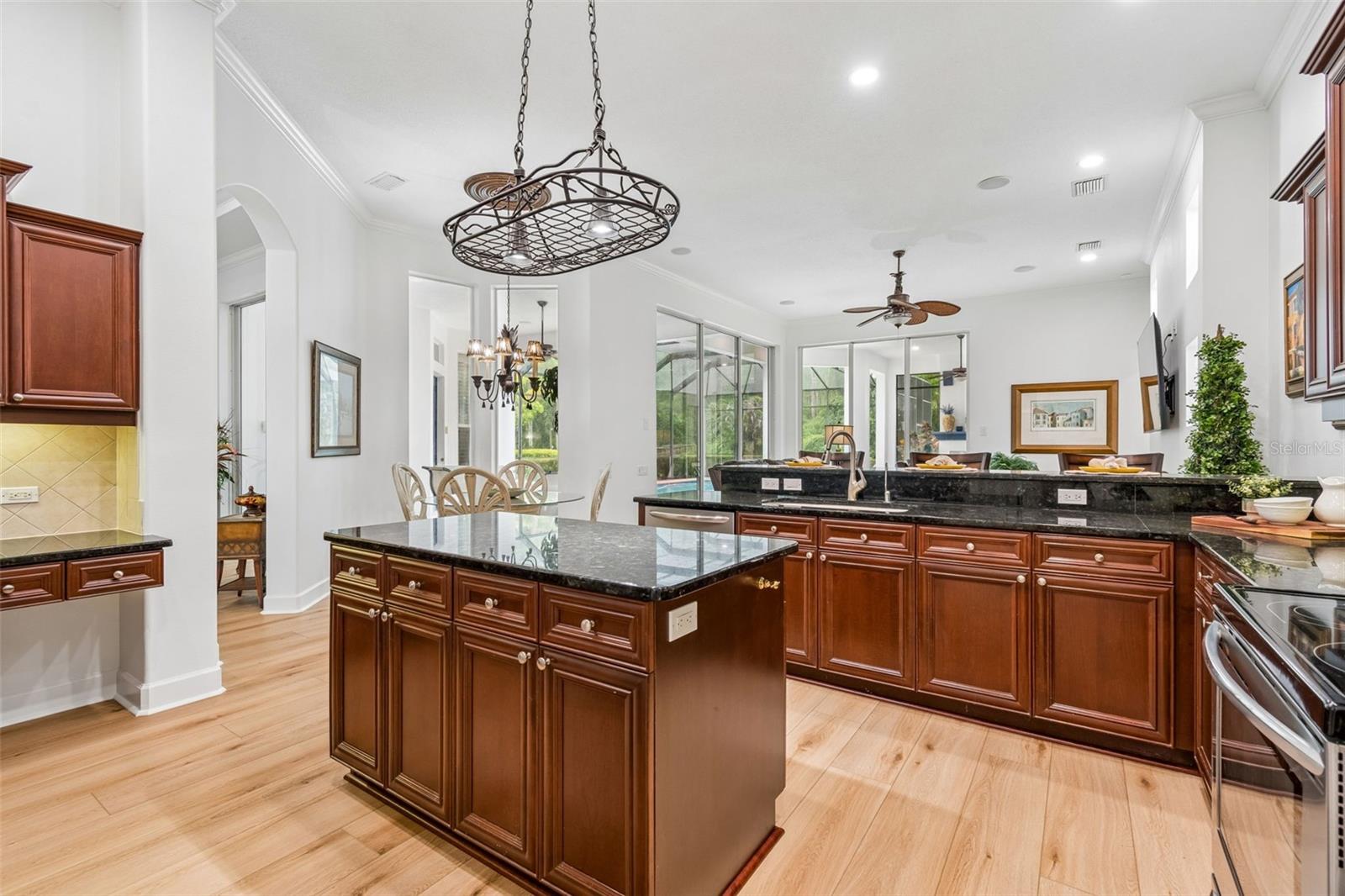 21105 LAKE VIENNA DR — photo 20