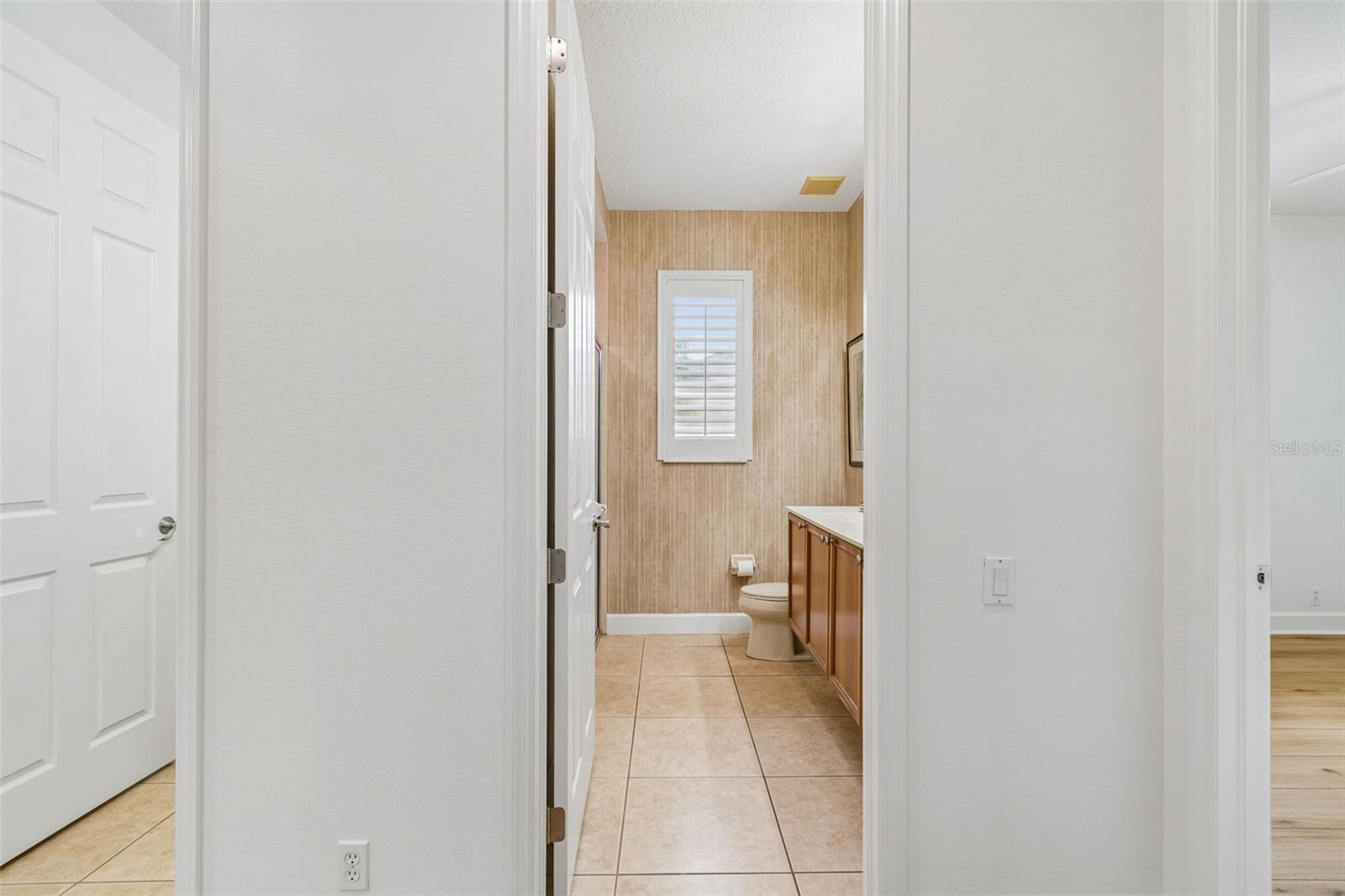 21105 LAKE VIENNA DR — photo 54