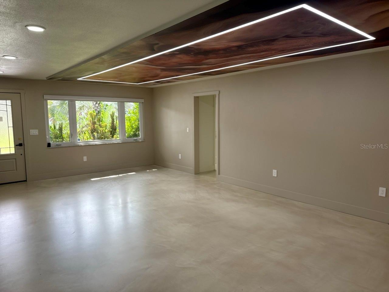 3197 WALNUT ST NE — photo 3