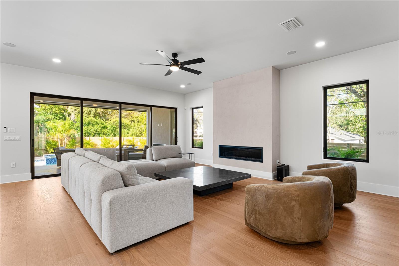 818 W KENTUCKY AVE — photo 12