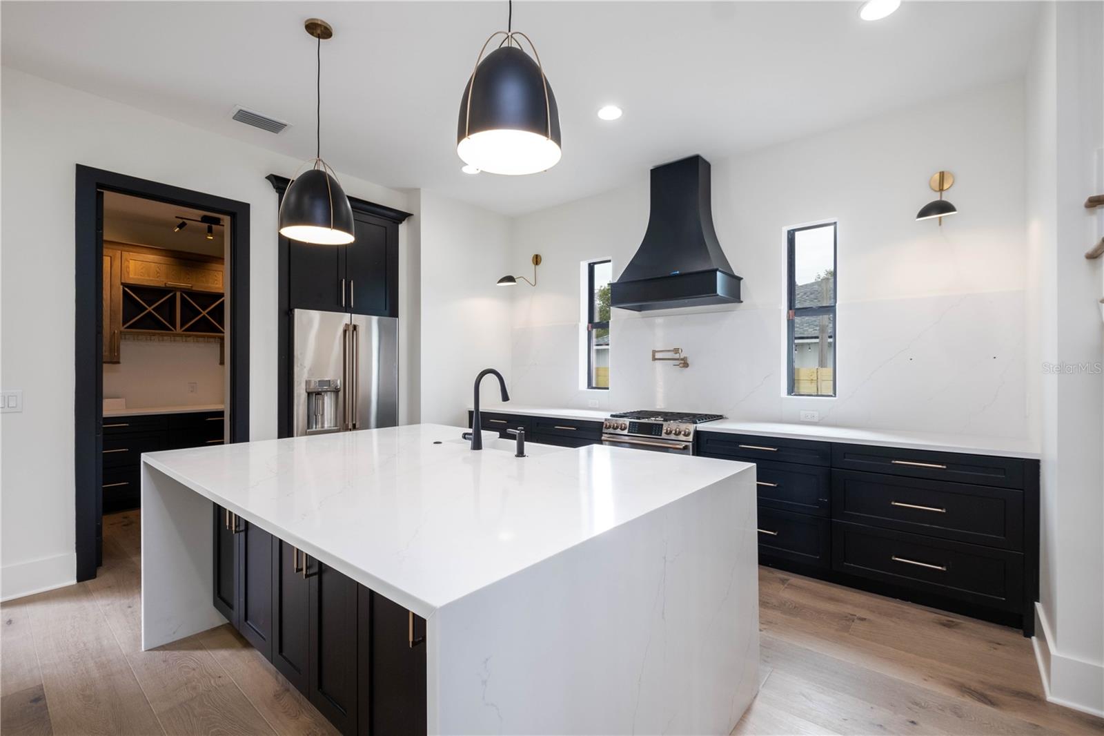 818 W KENTUCKY AVE — photo 3
