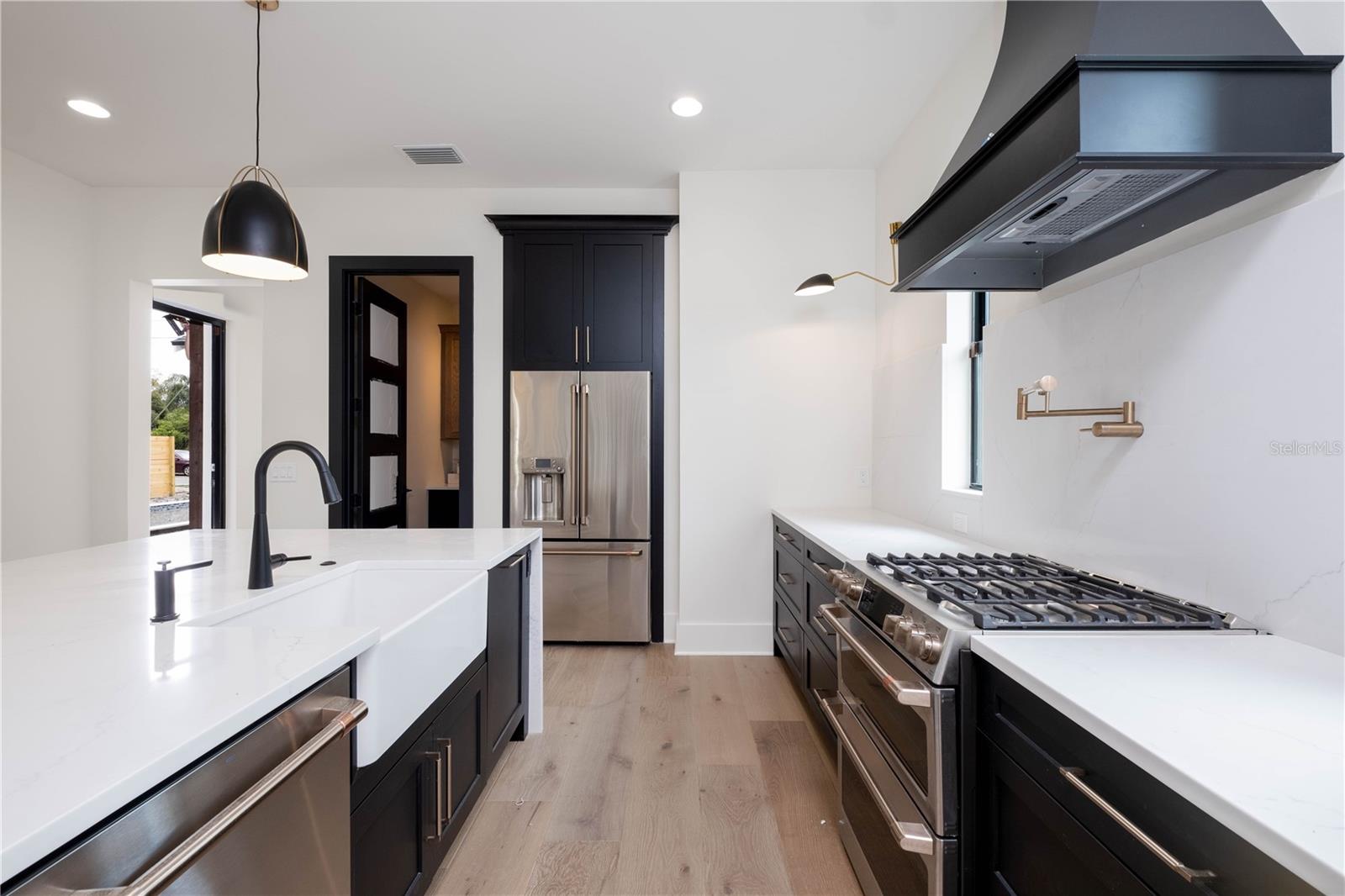 818 W KENTUCKY AVE — photo 4