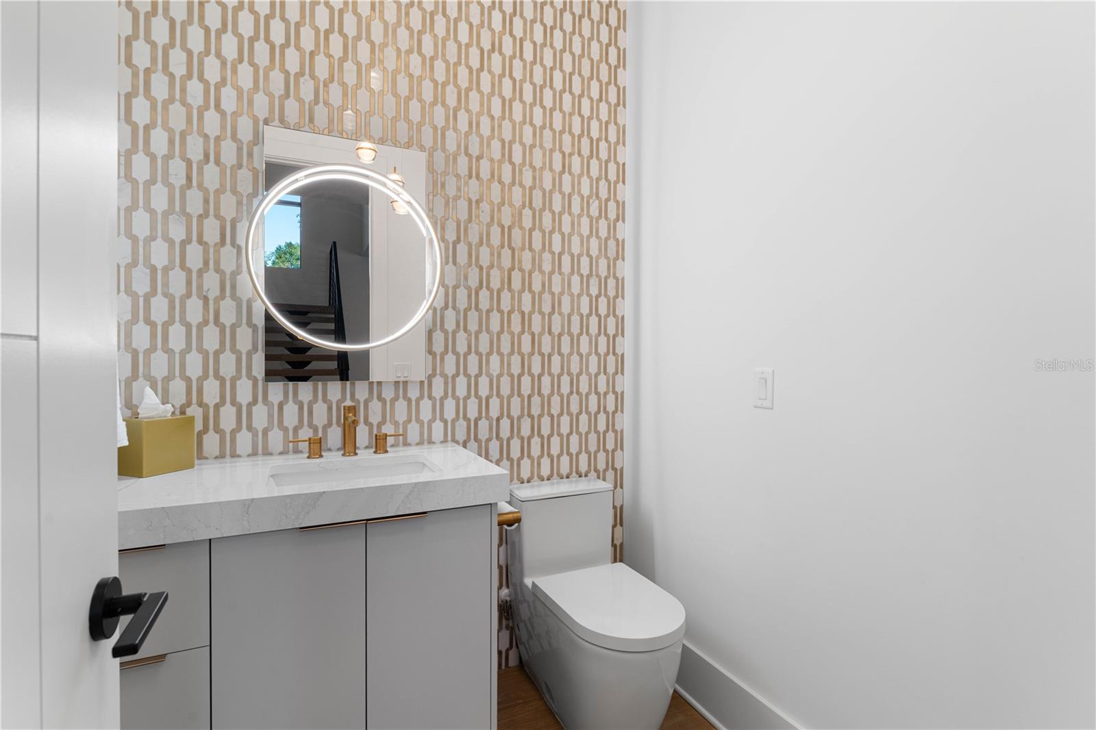 818 W KENTUCKY AVE — photo 16