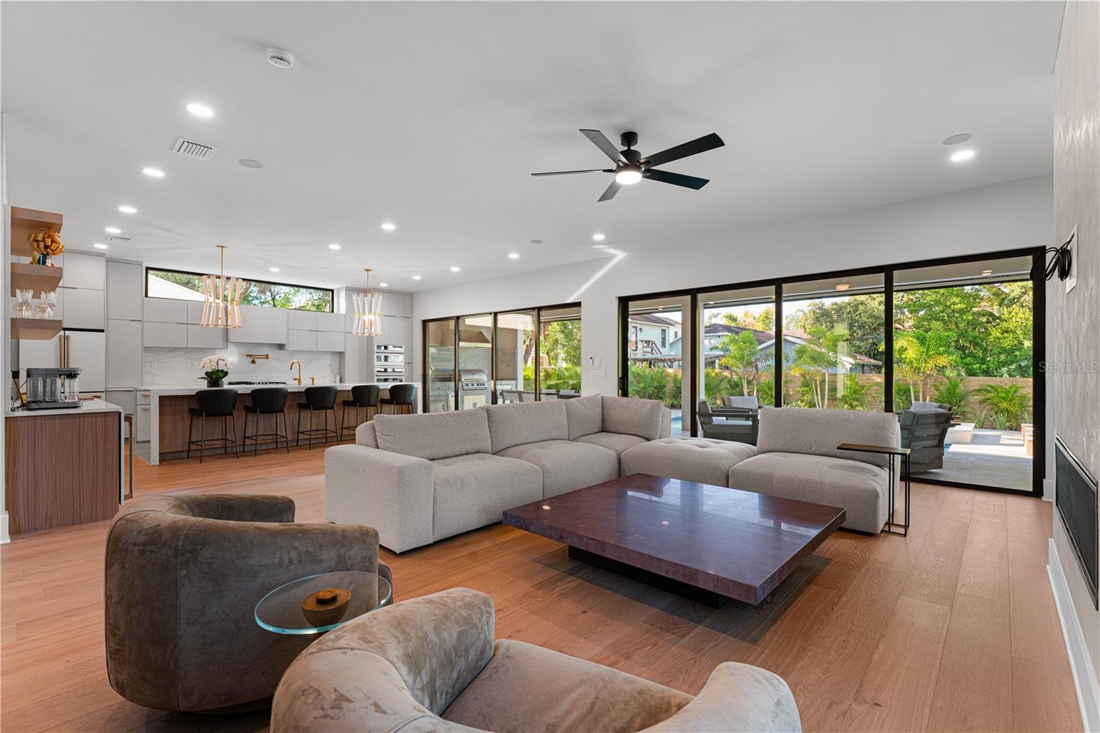 818 W KENTUCKY AVE — photo 11