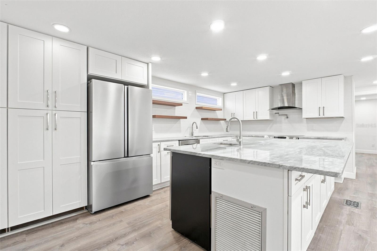163 DOLPHIN DR E — photo 8
