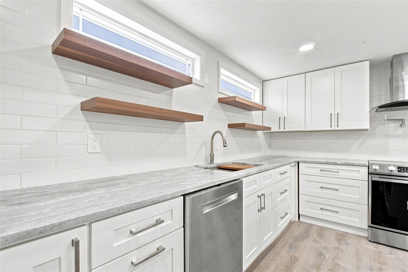 163 DOLPHIN DR E — photo 4