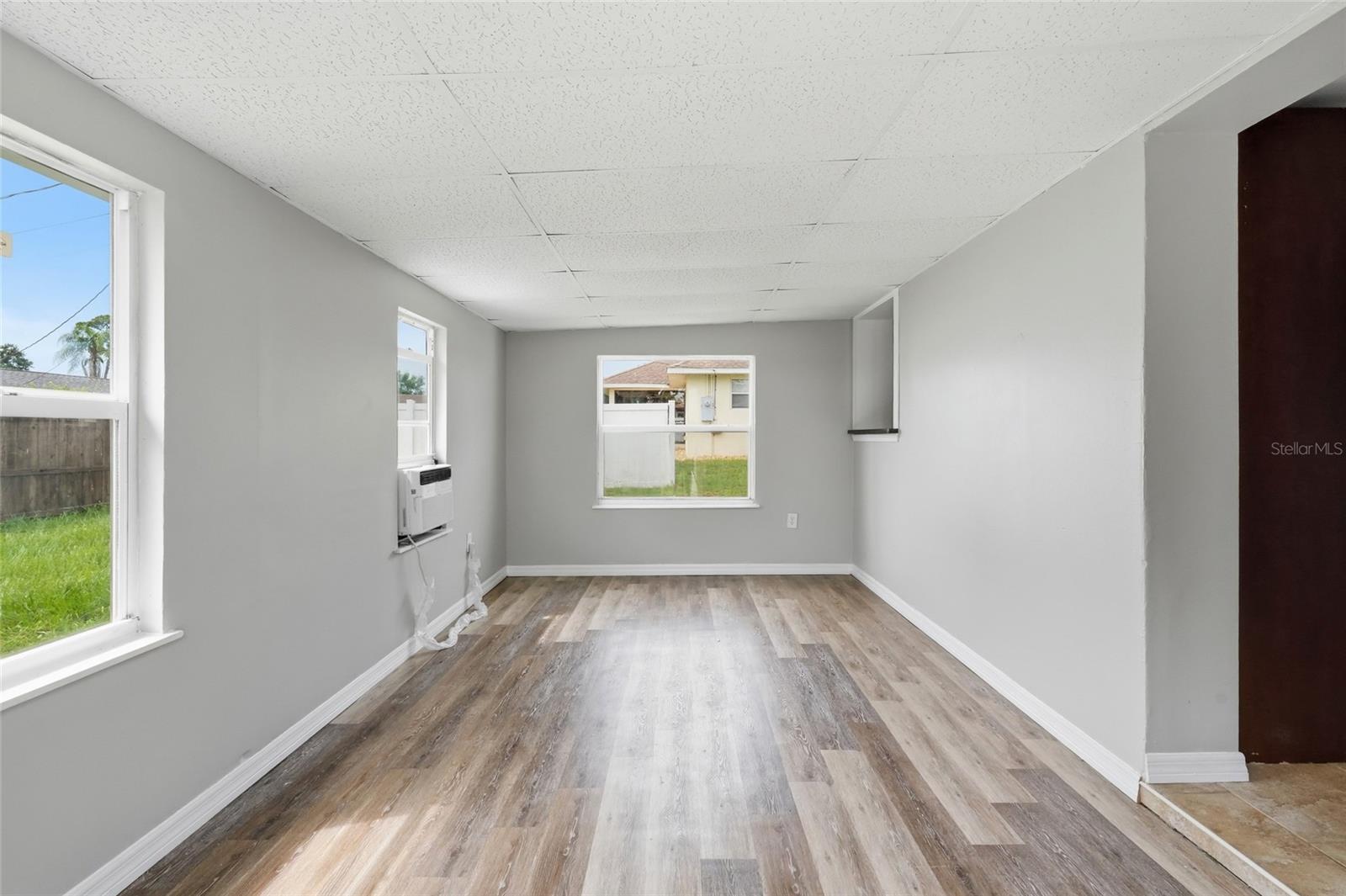 935 EVEREST RD — photo 29