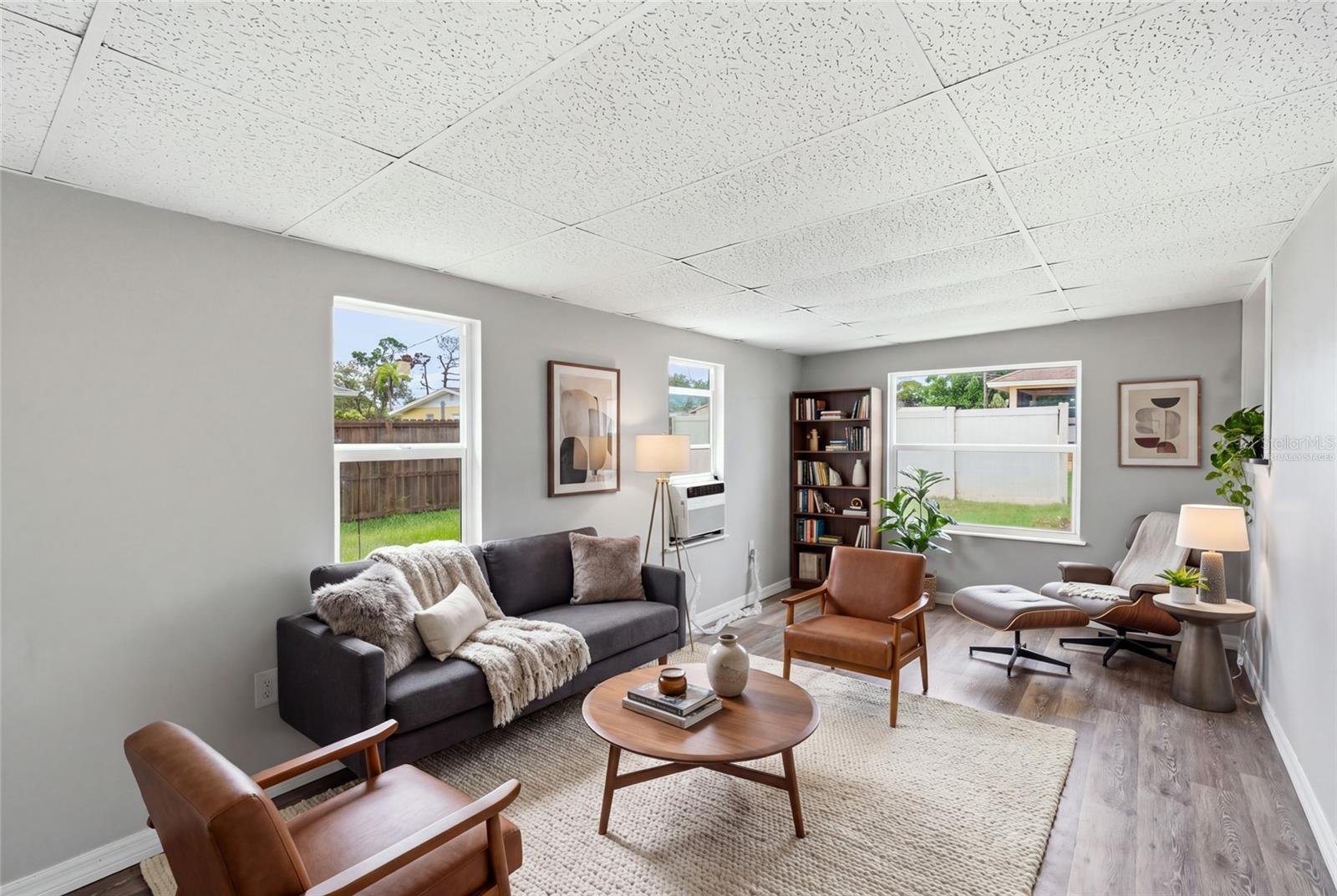 935 EVEREST RD — photo 28