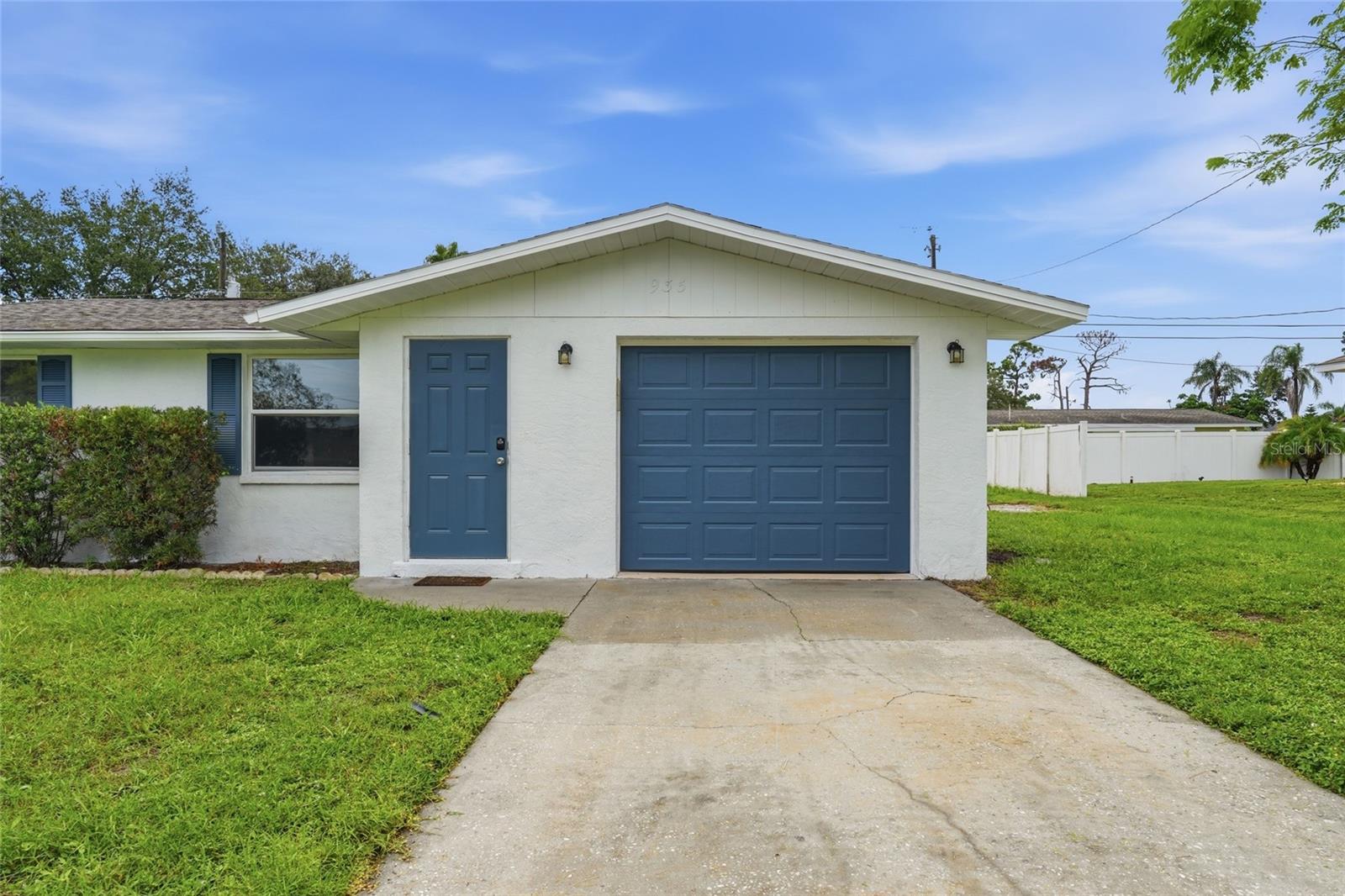 935 EVEREST RD — photo 8