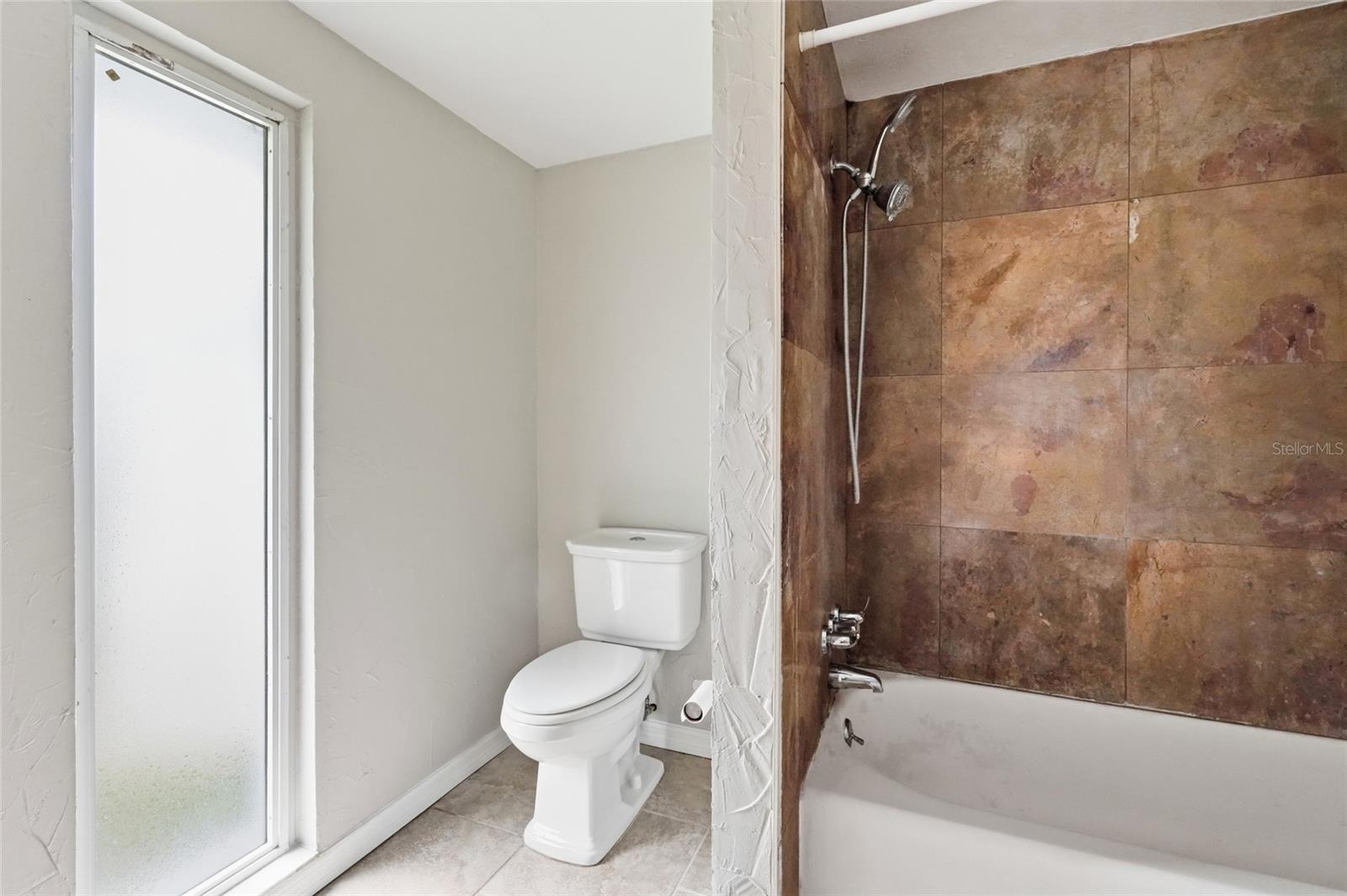 935 EVEREST RD — photo 37