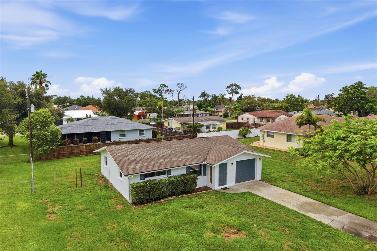 935 EVEREST RD — photo 2