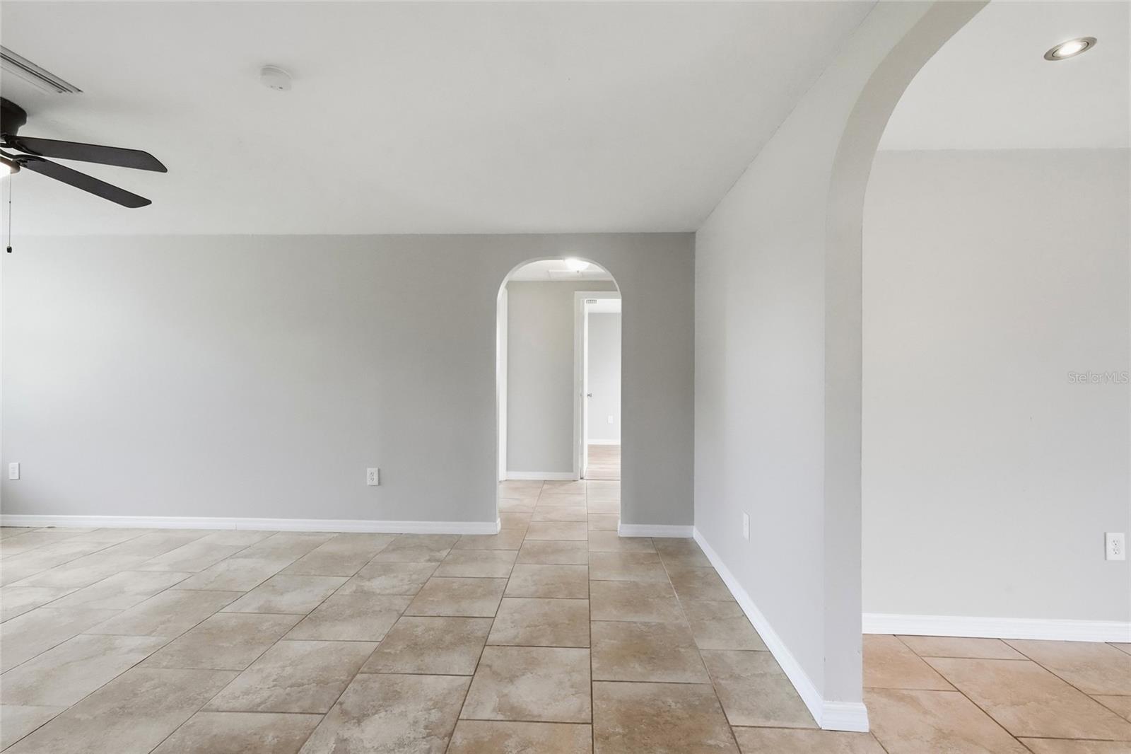 935 EVEREST RD — photo 15