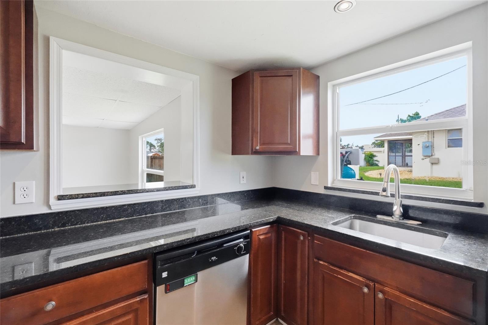 935 EVEREST RD — photo 23