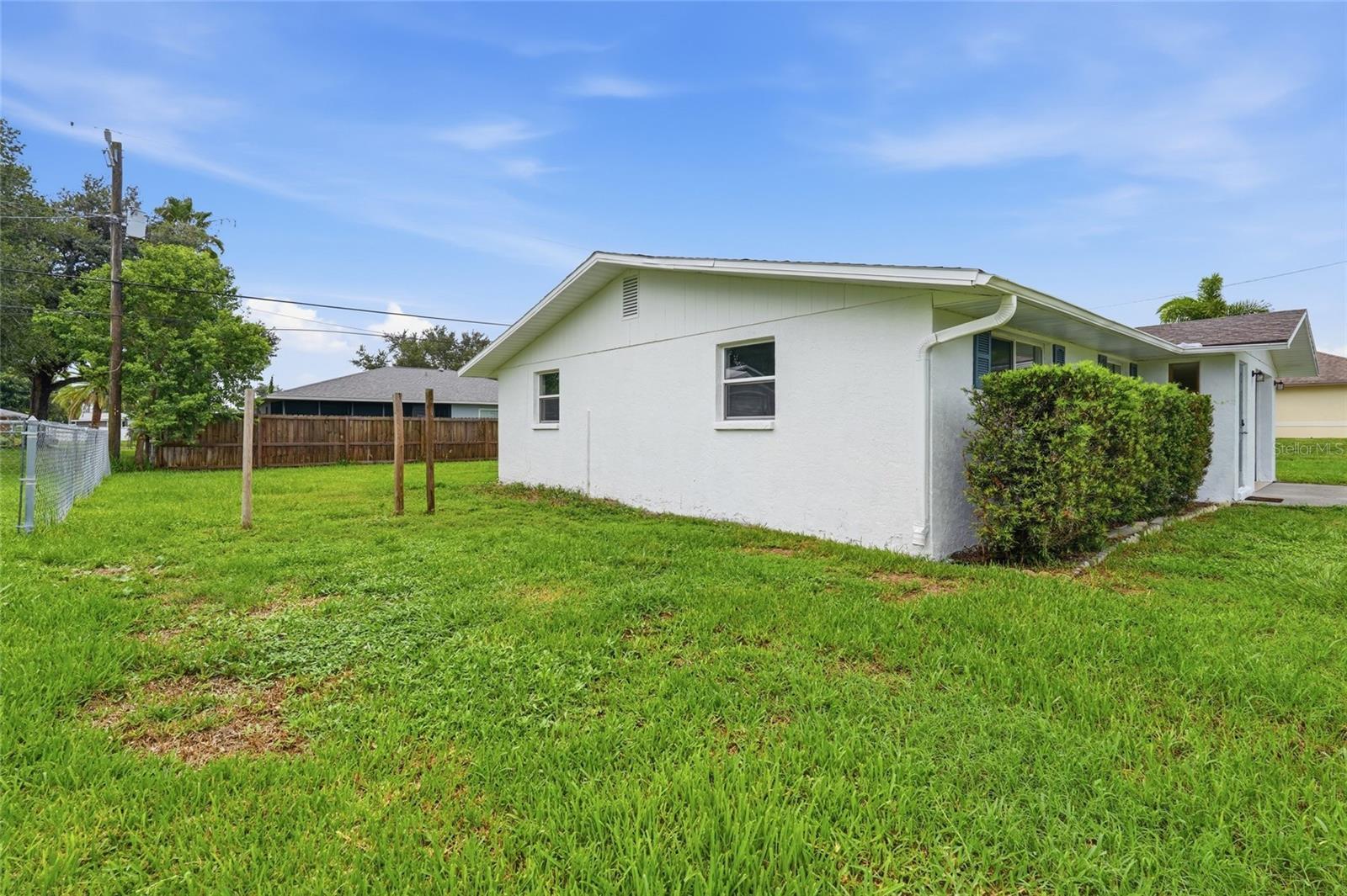 935 EVEREST RD — photo 52