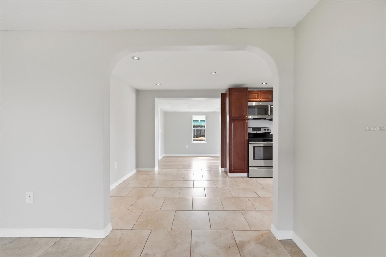 935 EVEREST RD — photo 27