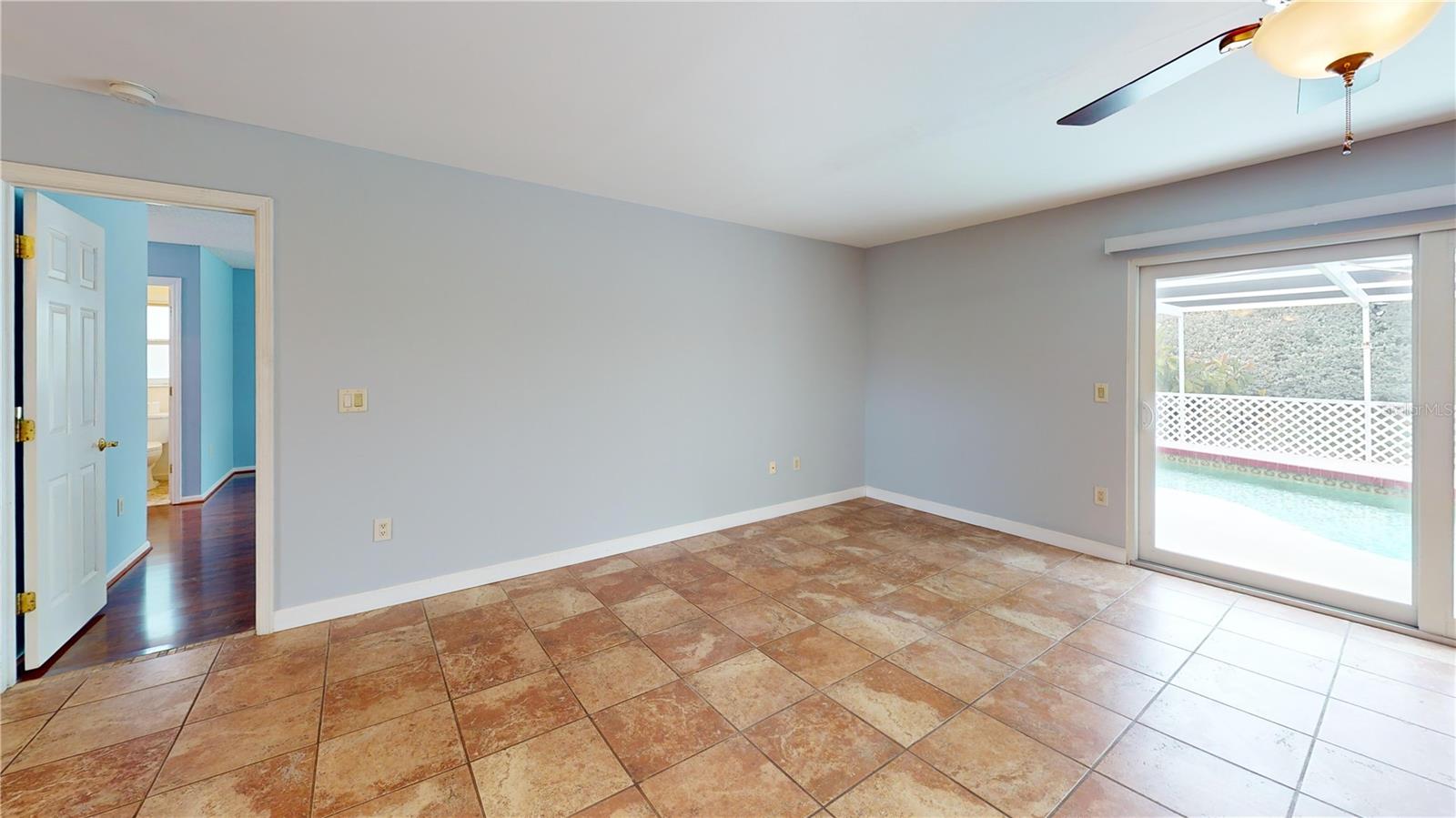 147 HOURGLASS DR — photo 22