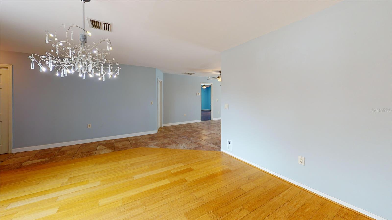 147 HOURGLASS DR — photo 21