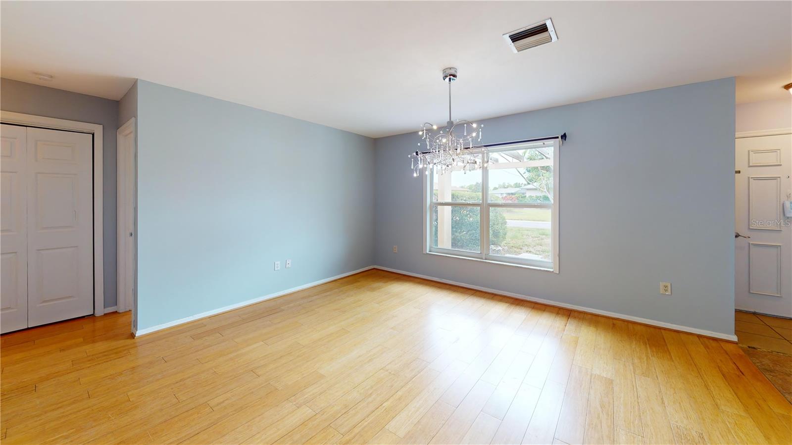 147 HOURGLASS DR — photo 23