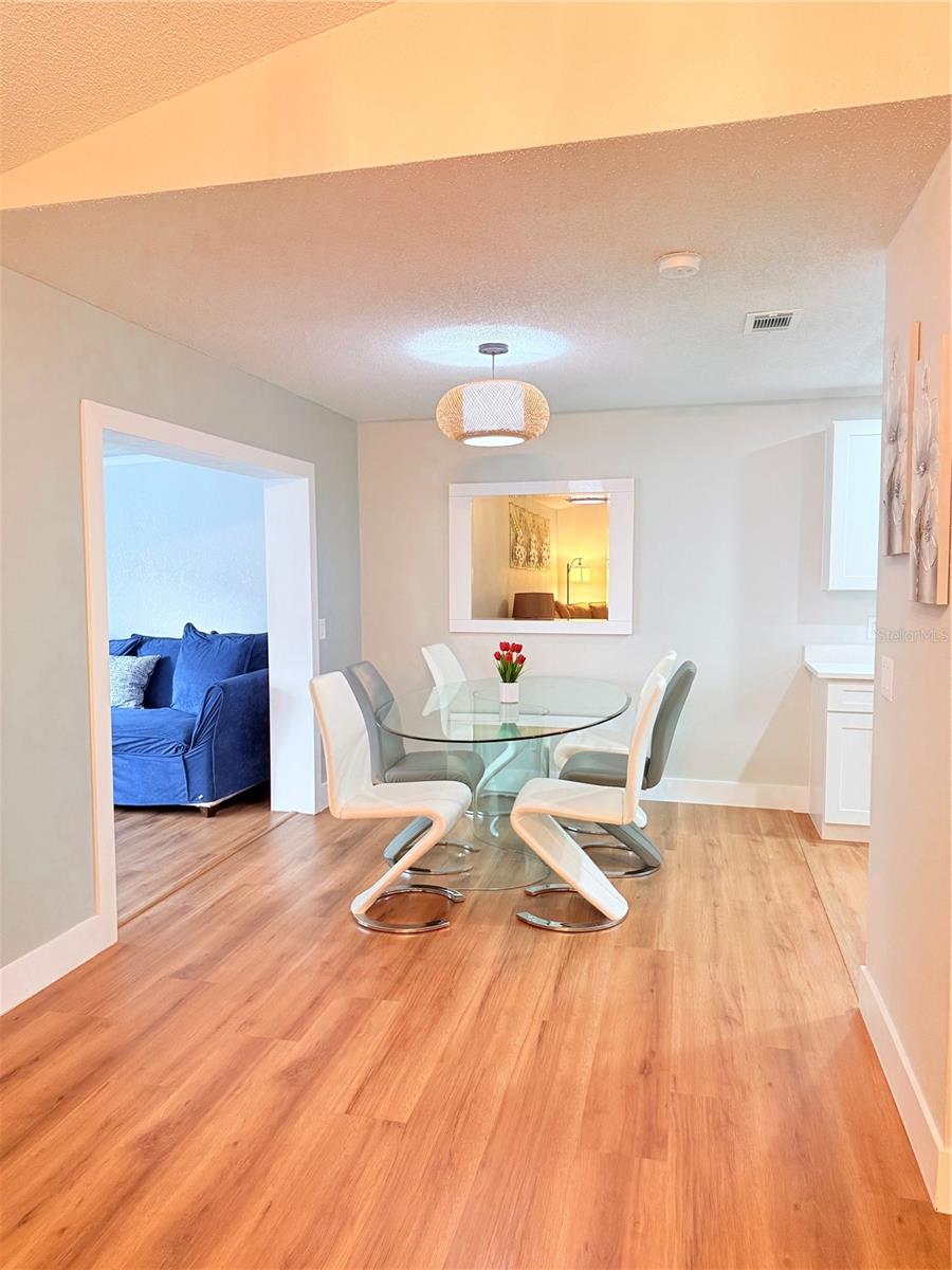 2130 REDLEAF DR — photo 6