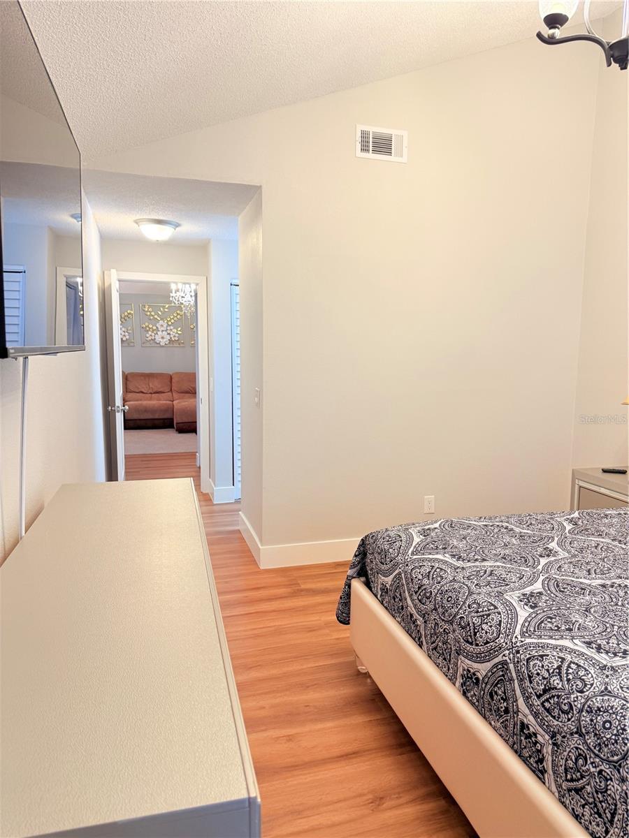 2130 REDLEAF DR — photo 29