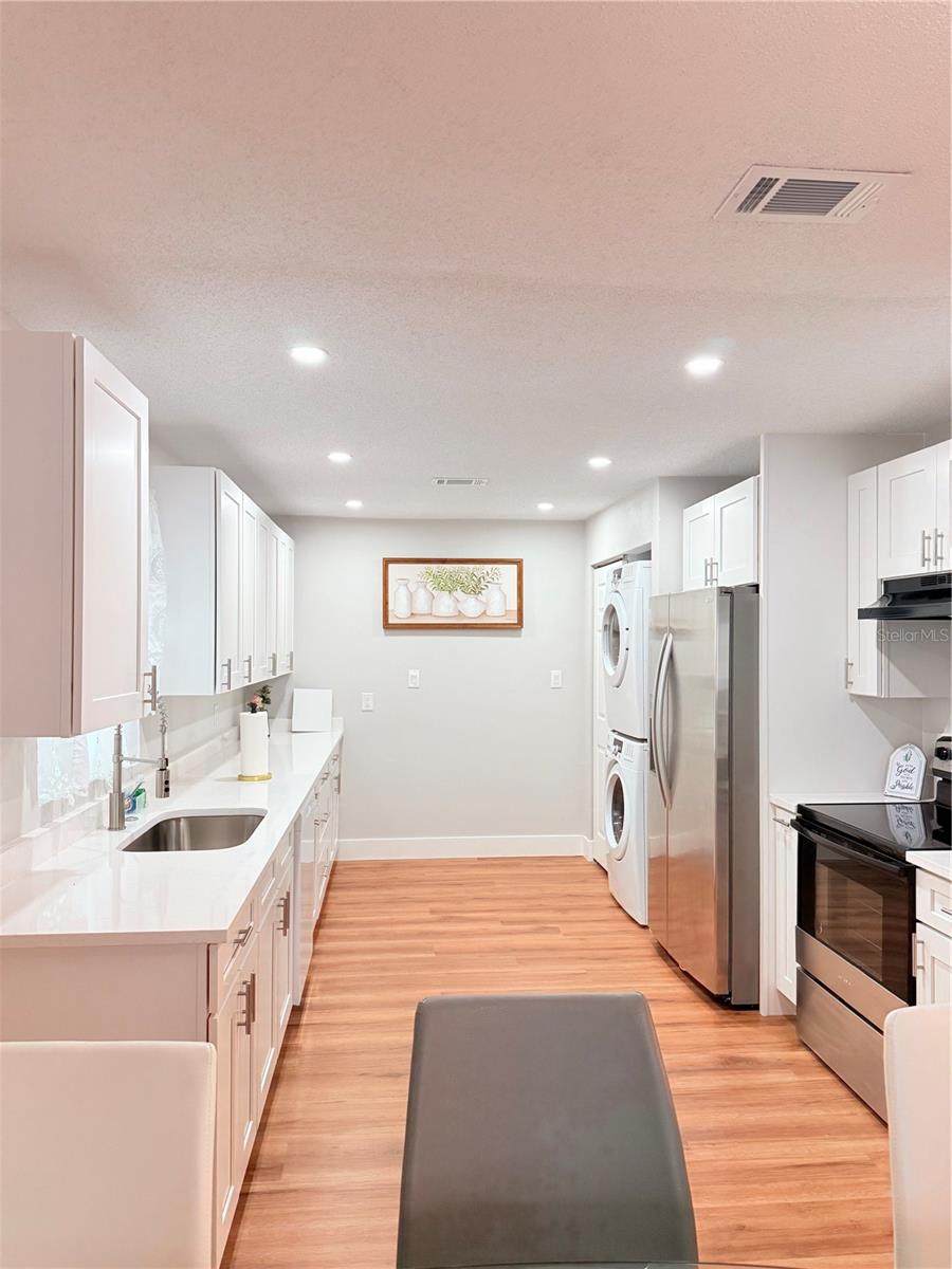 2130 REDLEAF DR — photo 7