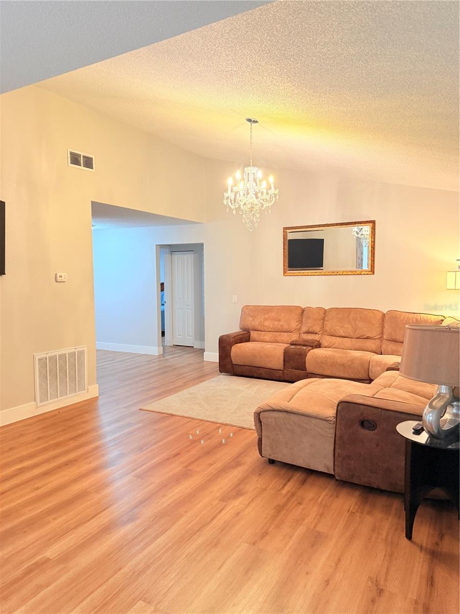 2130 REDLEAF DR — photo 19