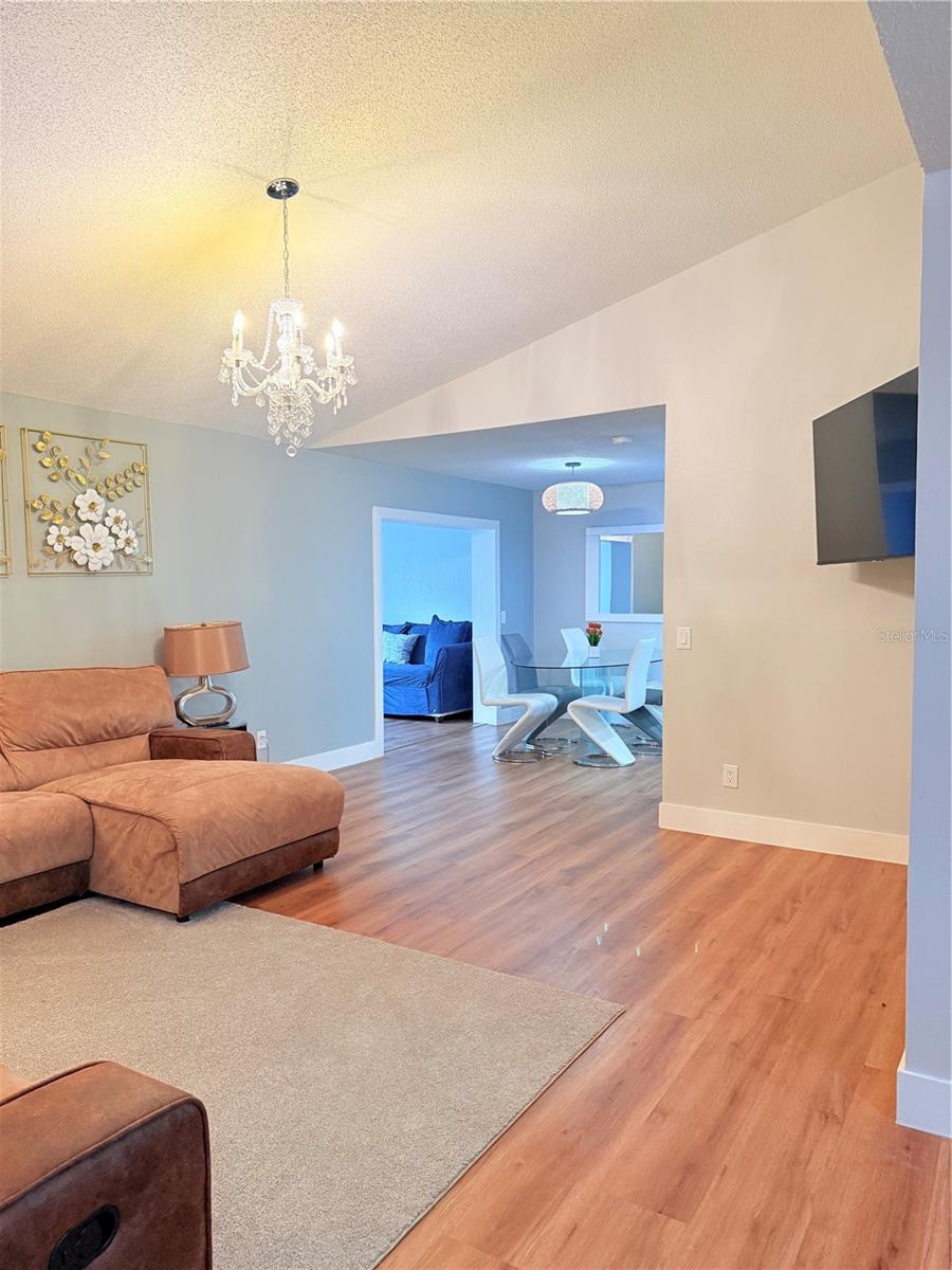 2130 REDLEAF DR — photo 5
