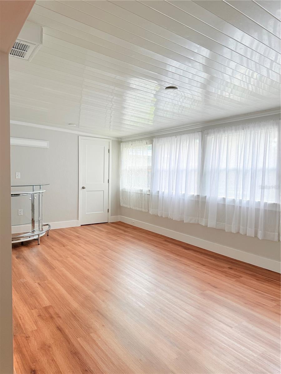 2130 REDLEAF DR — photo 10