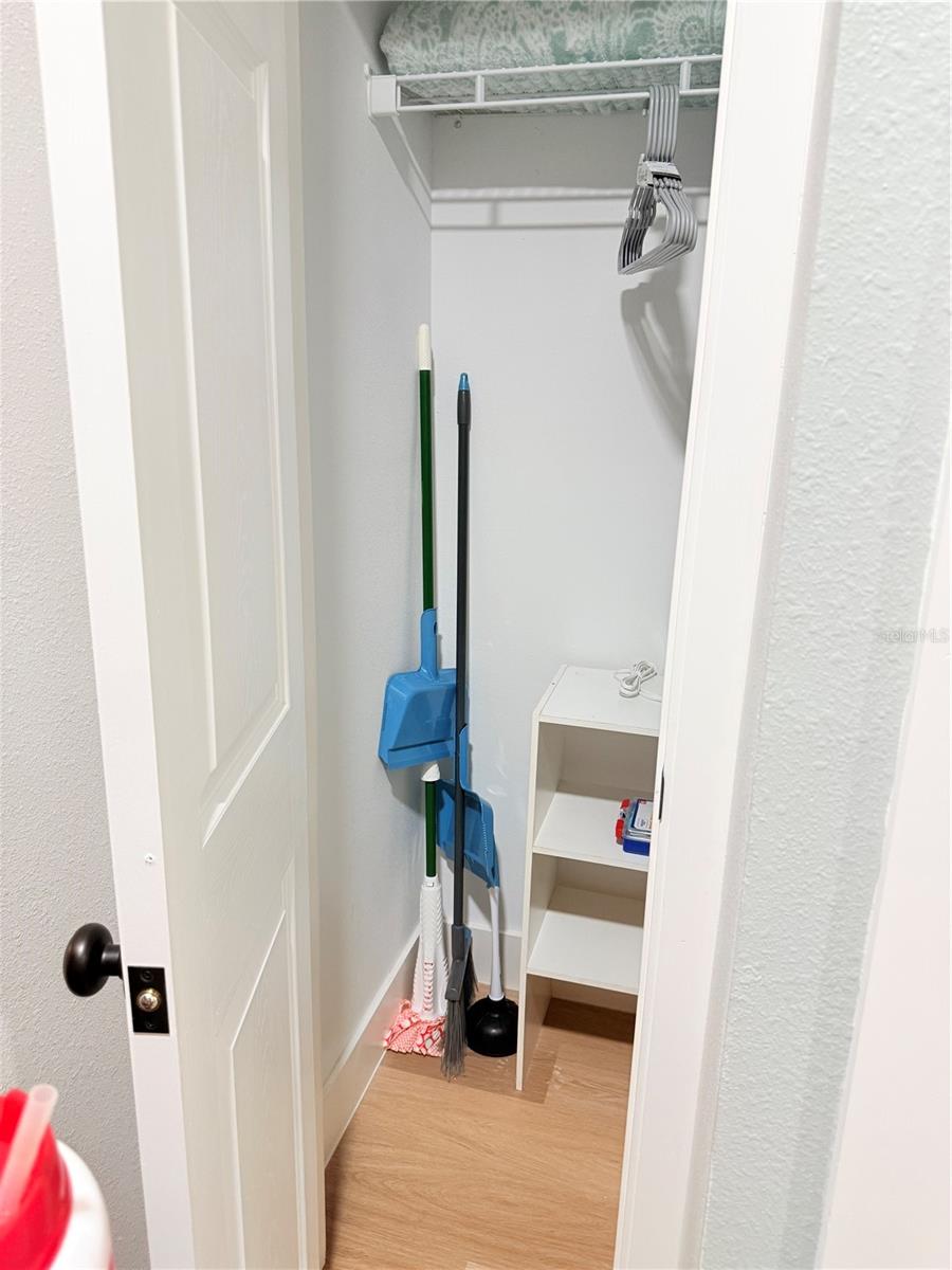 2130 REDLEAF DR — photo 37
