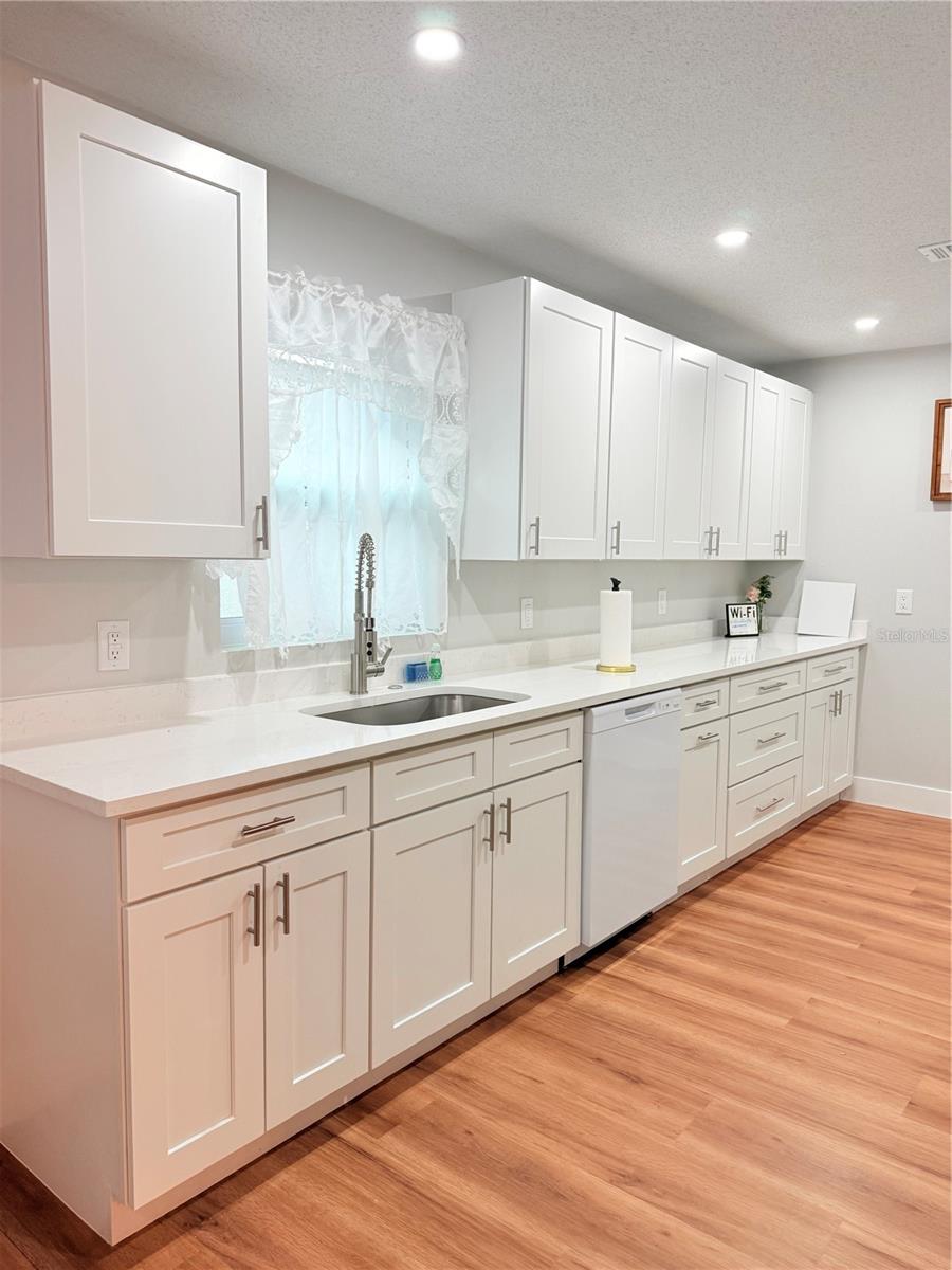 2130 REDLEAF DR — photo 8