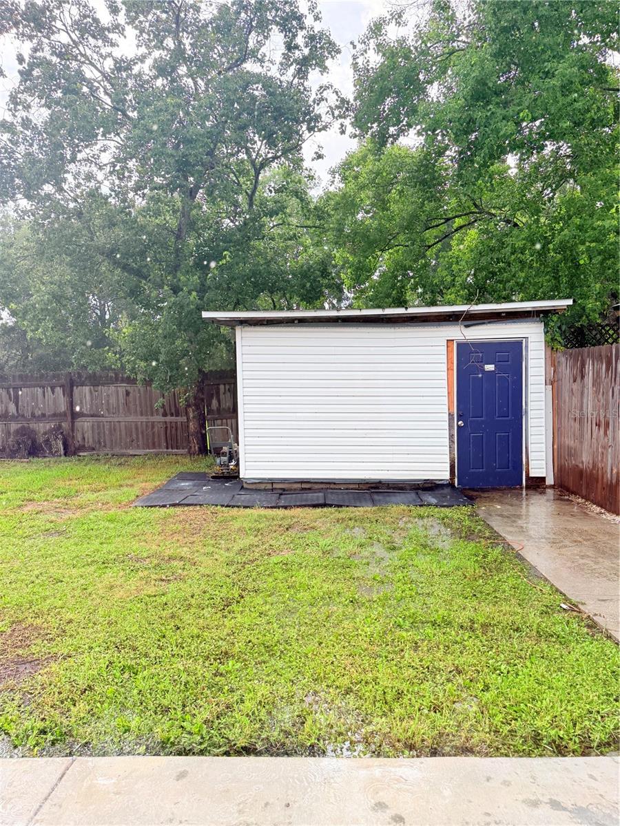 2130 REDLEAF DR — photo 17
