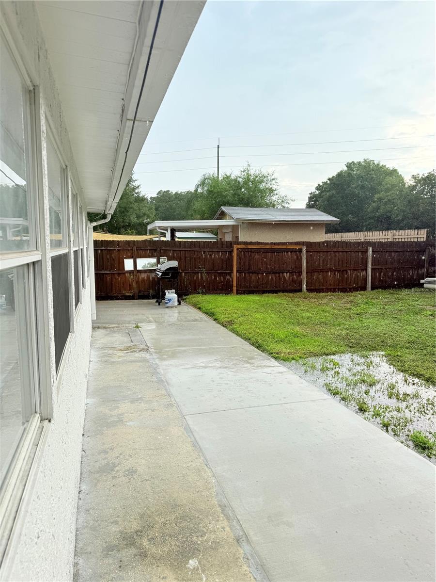 2130 REDLEAF DR — photo 16