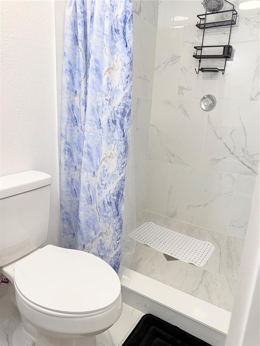 2130 REDLEAF DR — photo 38