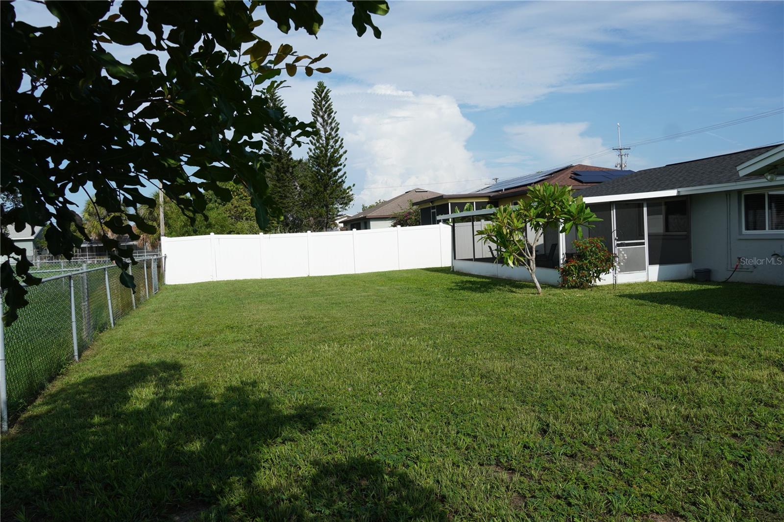 536 FLAMINGO DR — photo 42