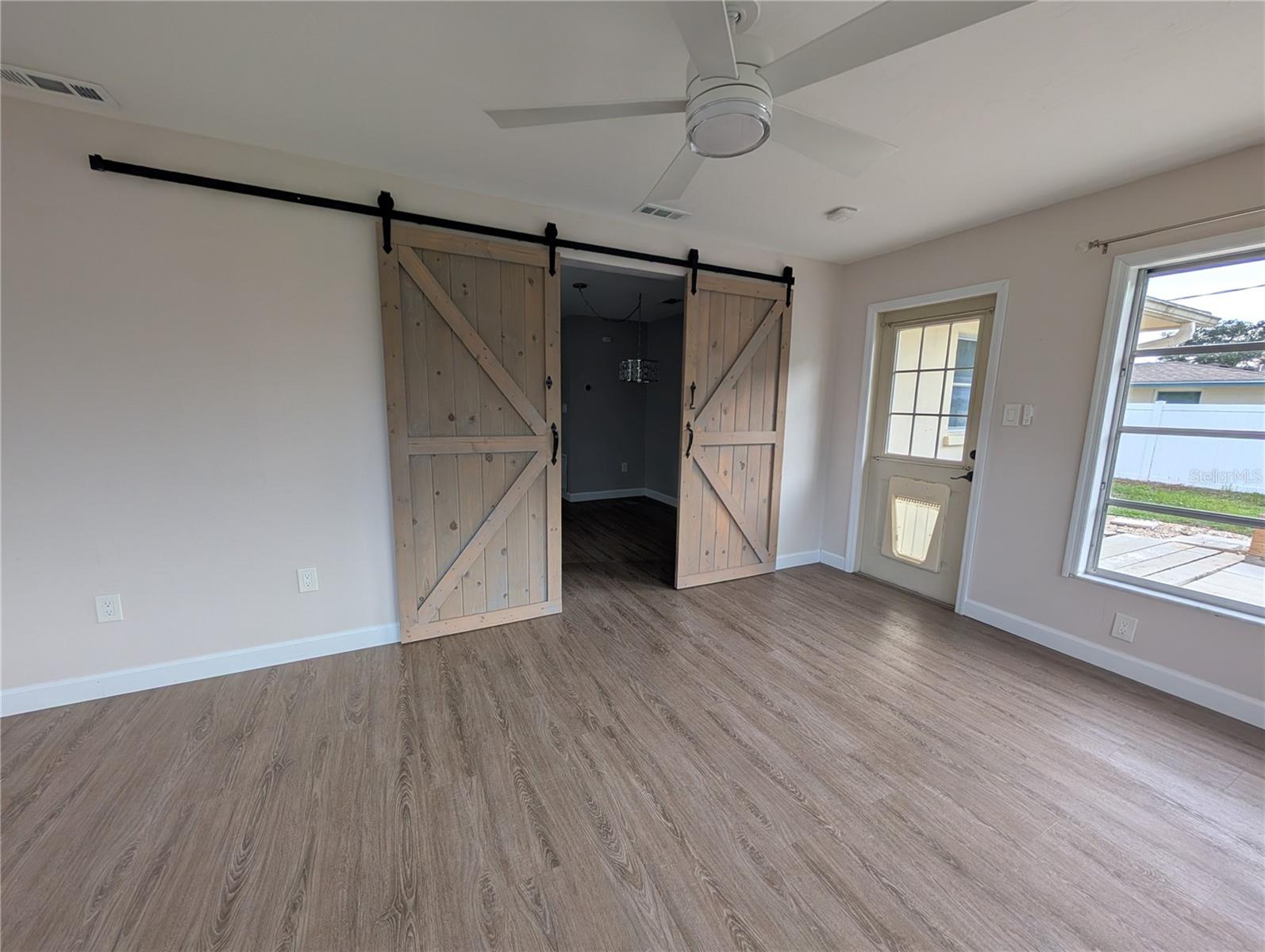 1406 S VENICE BLVD — photo 15