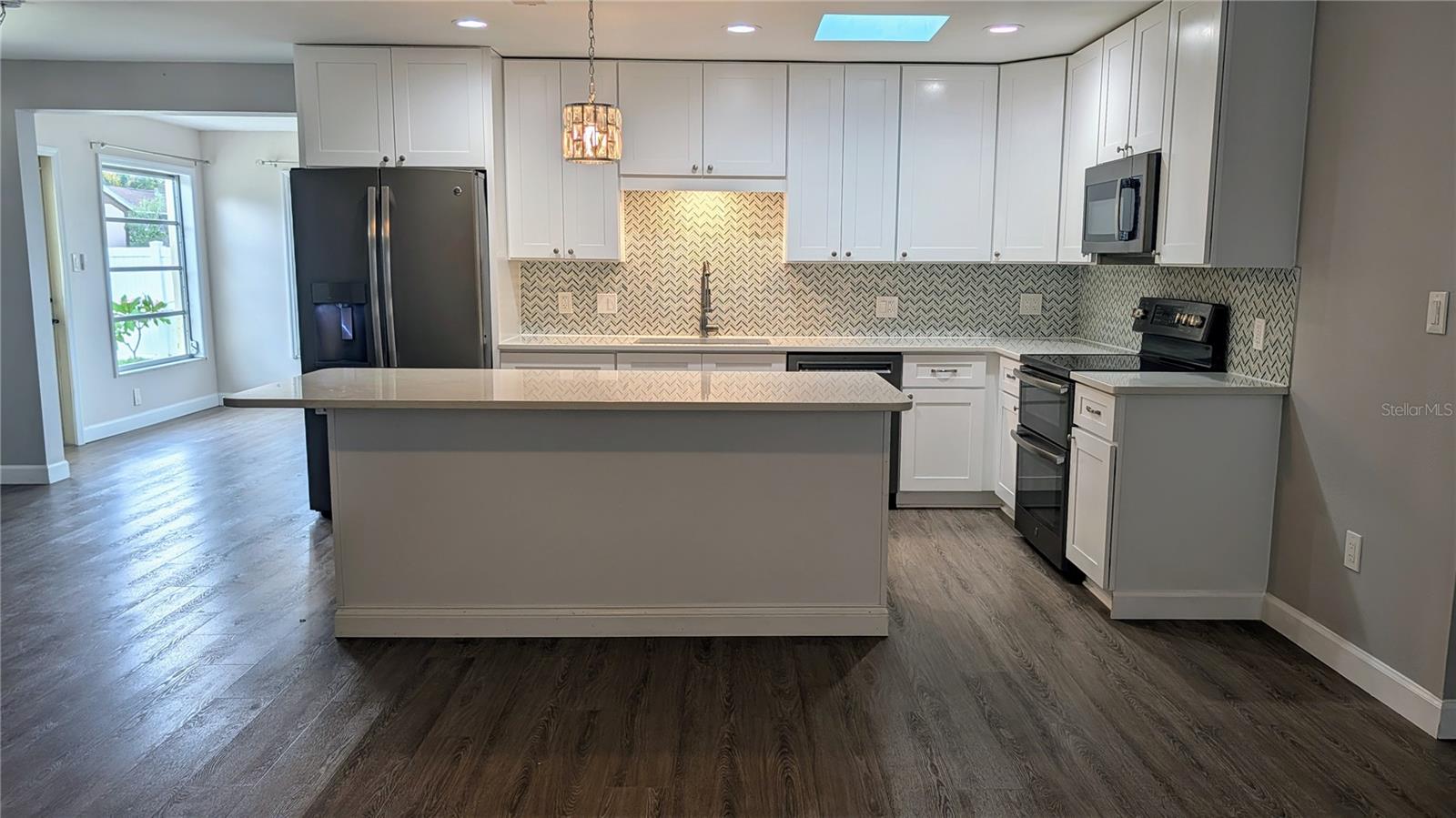 1406 S VENICE BLVD — photo 11