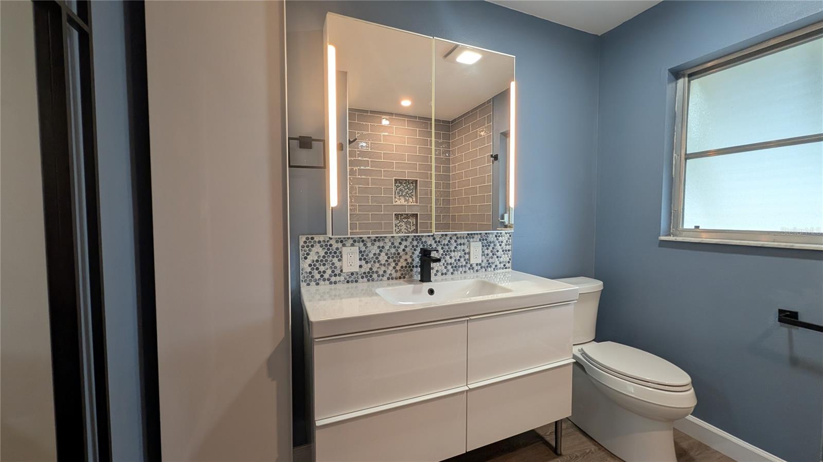 1406 S VENICE BLVD — photo 24